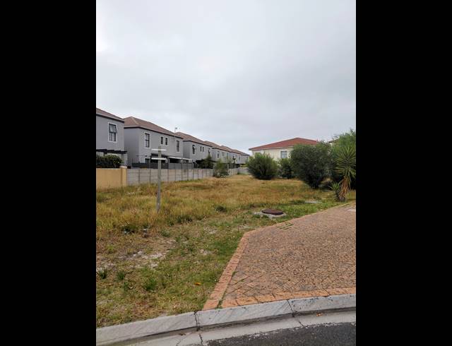 725M² VACANT LAND FOR SALE IN PARKLANDS